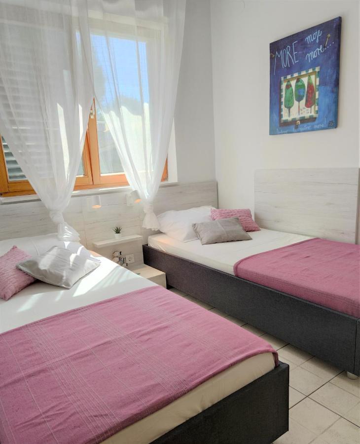 Apartments Riba Vis Room photo
